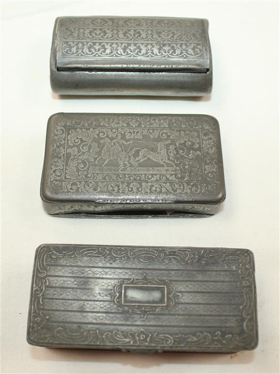 Three early 19th century pewter snuff boxes, largest 3.5in.